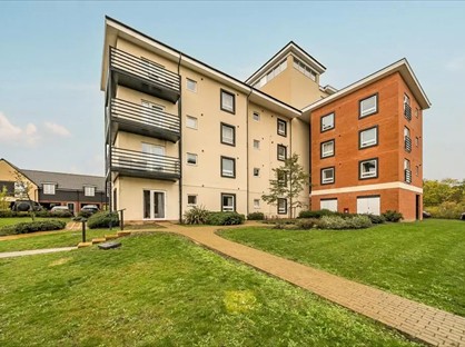 2 Bed Flat, Webster Close, RG12