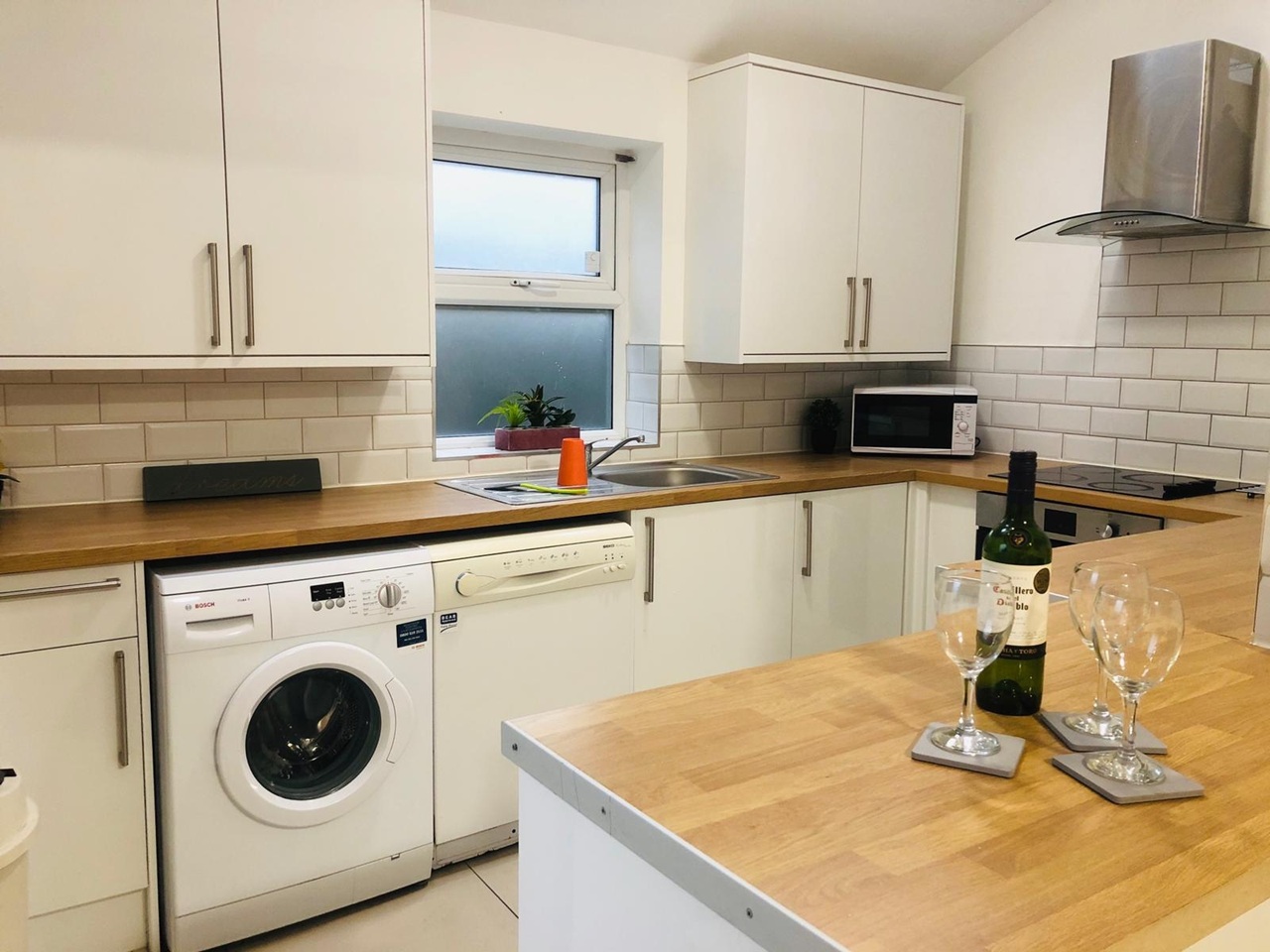 6 Bed Terraced House, Pomona Street, S11, N1 7GU