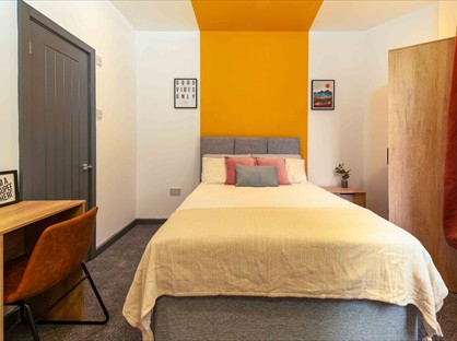 Room in a Shared House, Valley Road, OL2