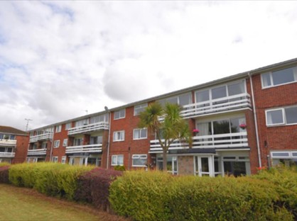 2 Bed Flat, Dee View Court, CH64