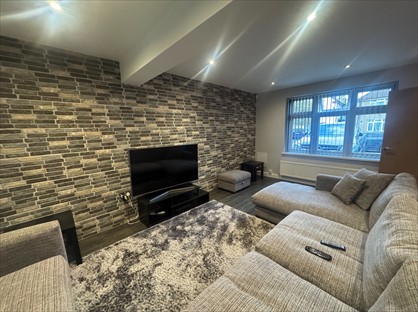 4 Bed Semi-Detached House, The Alders, TW5