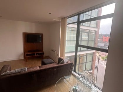 1 Bed Flat, Commercial St, M15