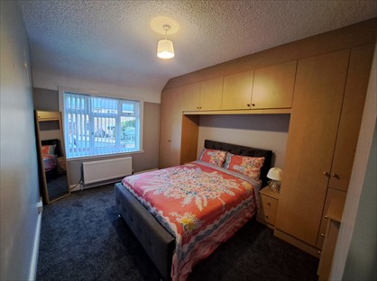 Room in a Shared House, Bush Road, DY4