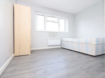 Studio Flat, Southgate Avenue, TW13