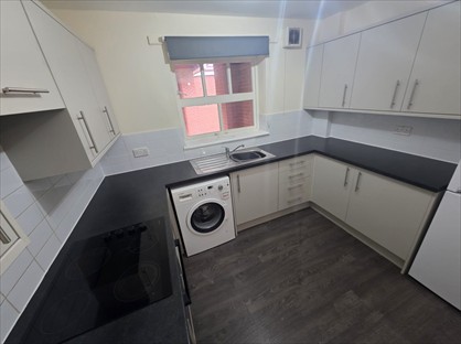 2 Bed Flat, Old Manor Park, M46
