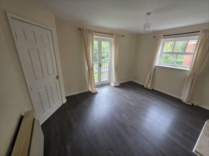 2 Bed Flat, Old Manor Park, M46