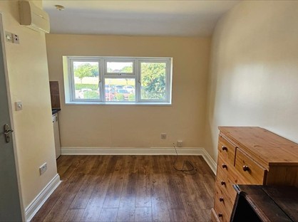 Studio Flat, Sheffield Drive, RM3