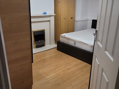 Room in a Shared House, Long Lane, TW19