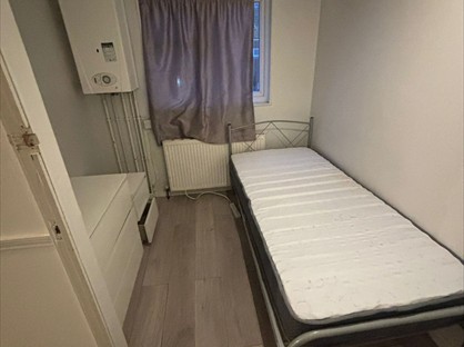 Room in a Shared House, Gant Court, EN9
