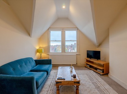 1 Bed Flat, Gleneldon Road, SW16