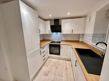 1 Bed Flat, Bowers Court, TA20