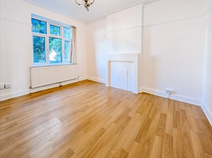 2 Bed Flat, Downhills Court, N15