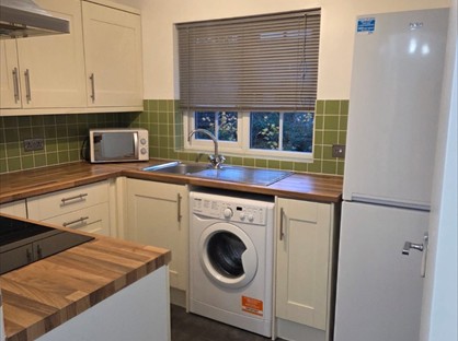 1 Bed Flat, Pinewood Mews, TW19