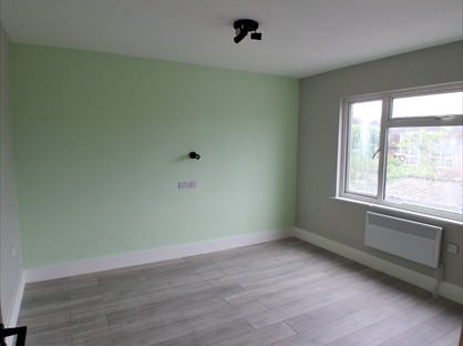 Studio Flat, Newnham Close, UB5