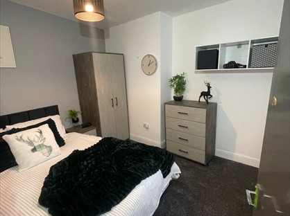 Room in a Shared House, Picton Road, L15