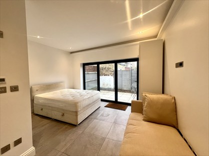 1 Bed Flat, Santley Street, SW4