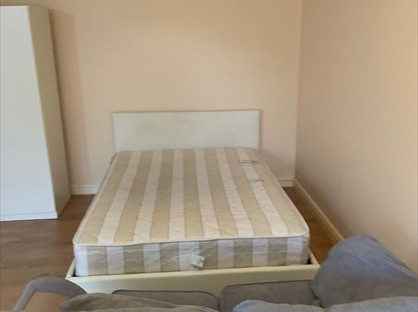 1 Bed Flat, Stradbroke Grove, IG5