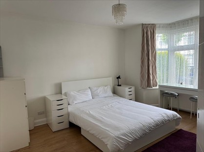 Room in a Shared House, Babington Road, NW4