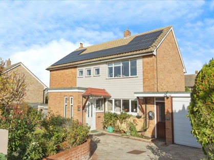 4 Bed Detached House, Waring Close, BR6