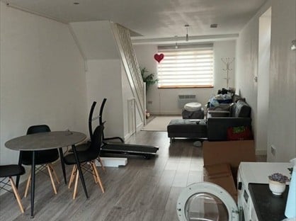 2 Bed Terraced House, Westview Drive, IG8