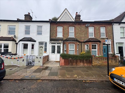 2 Bed Terraced House, Kendall Road, TW7