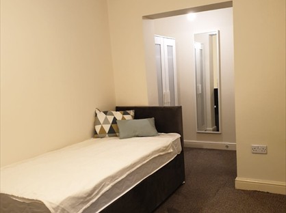 Room in a Shared House, Castleford Road, WF6