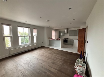 Room in a Shared Flat, Ewell Road, KT6