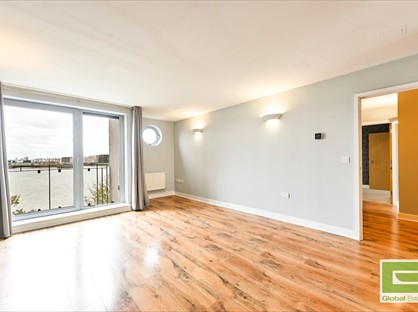 2 Bed Flat, Tideham House, SE28
