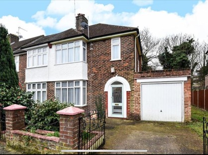 3 Bed Semi-Detached House, South Park Crescent, SE6
