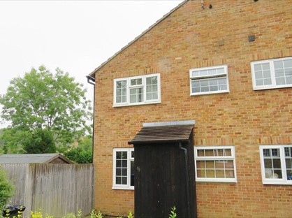 1 Bed Terraced House, Maple Drive, RH19