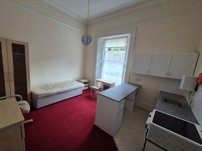 Studio Flat, Middle Warberry Road, TQ1