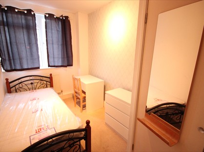 Room in a Shared Flat, Market Square, E14