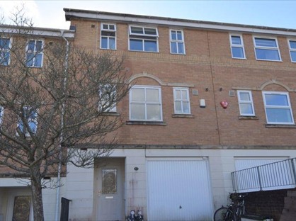 3 Bed Terraced House, Rogers Drive, PL12