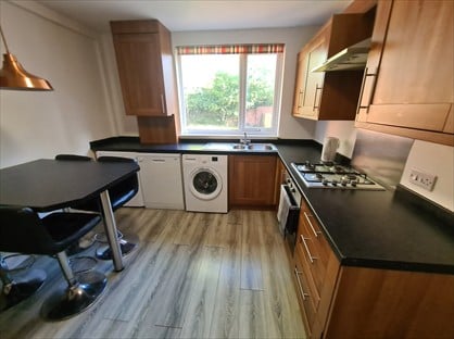 3 Bed Flat, Beadnell Place, NE2