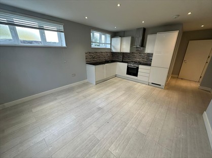 1 Bed Flat, Kingsbridge House, KT12