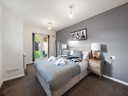 5 Bed Semi-Detached House, Chertsey Road, TW2