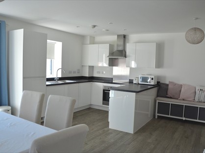 3 Bed Flat, Cross Street, PO1