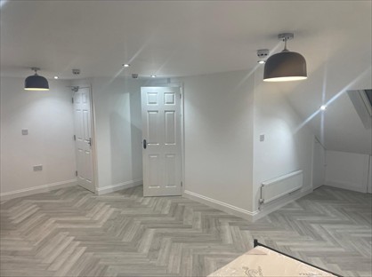 5 Bed Detached House, New North Road, IG6