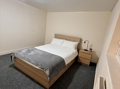 3 Bed Flat, Oakley Close, TW7