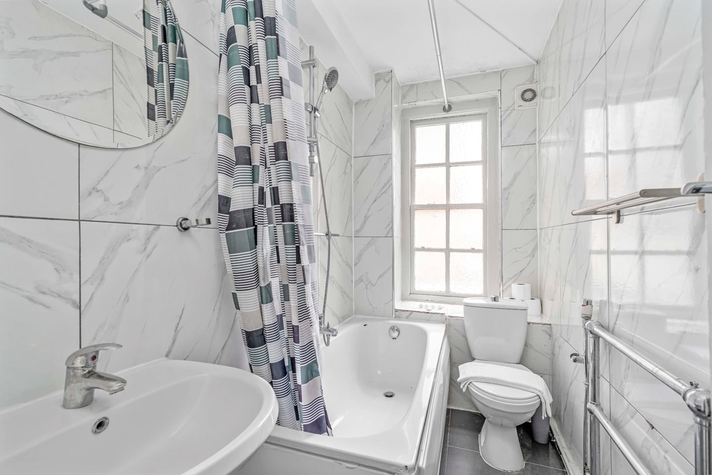 1 Bed Flat, Park West, W2 photo 2