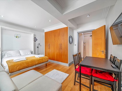 Studio Flat, Forset Court, W2