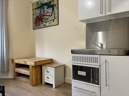 Bedsit, Boundary Road, ME4