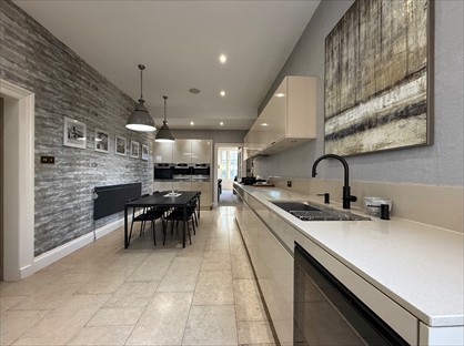 3 Bed Flat, Grosvenor Street, EH12