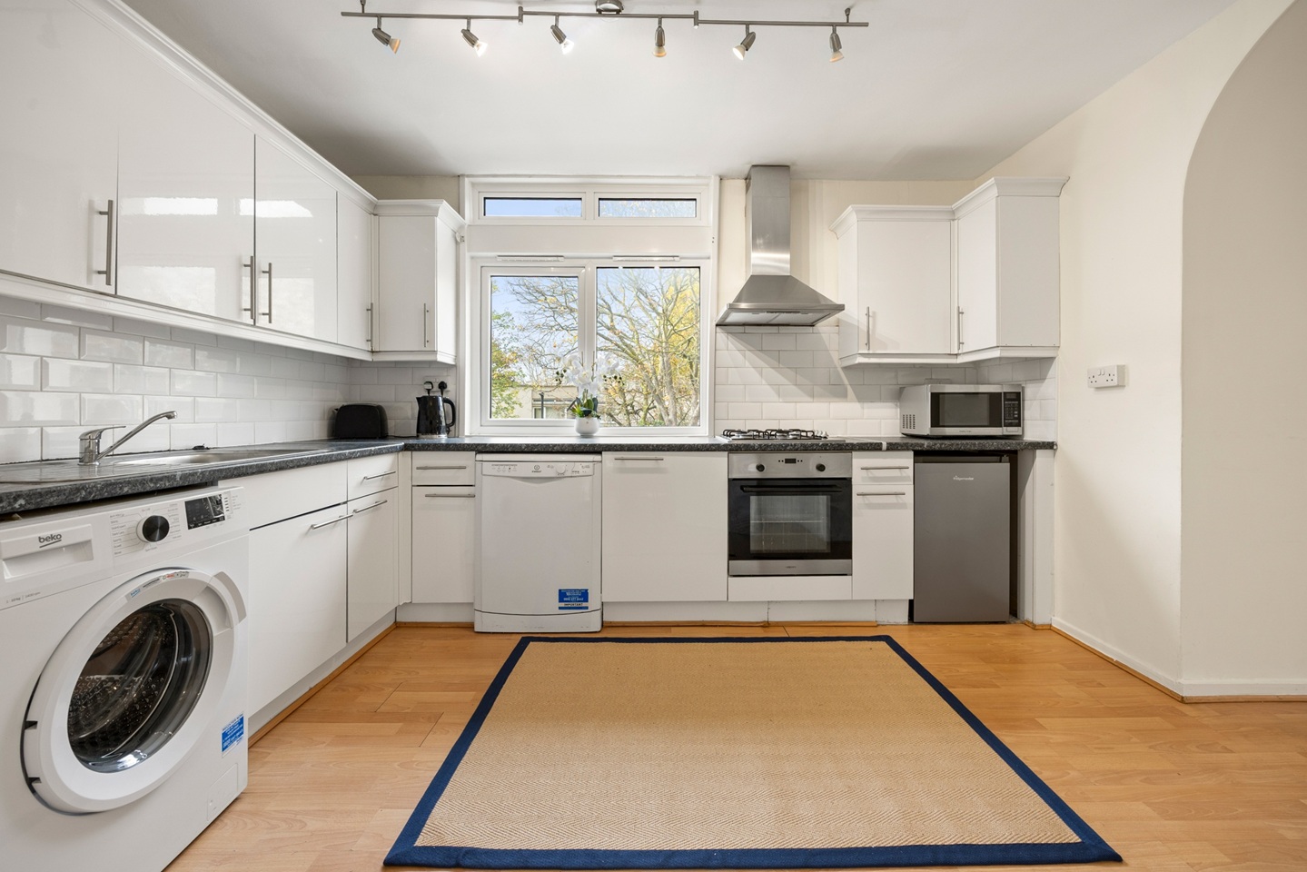 London - 3 Bed Flat, Victoria Rise, SW4 - To Rent Now for £3,000.00 p/m