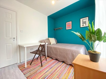 Studio Flat, Brook Road, RH1