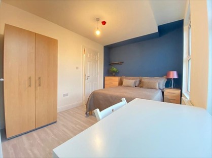 Studio Flat, Brook Road, RH1