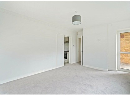 2 Bed Flat, Beaconsfield, HP9