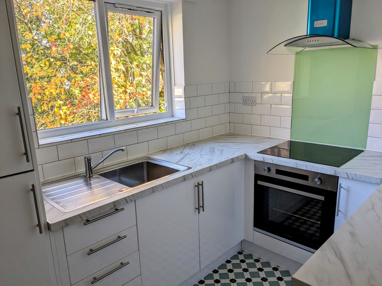 1 Bed Flat, Headford Close, CB5, N1 7GU