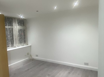 1 Bed Flat, Lansbury Drive, UB4