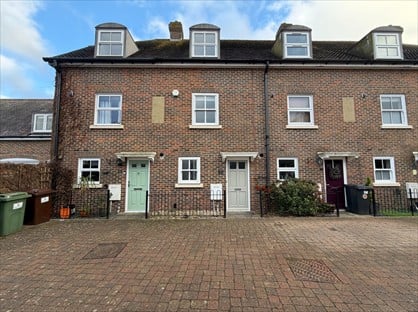 4 Bed Terraced House, Anisa Close, ME19
